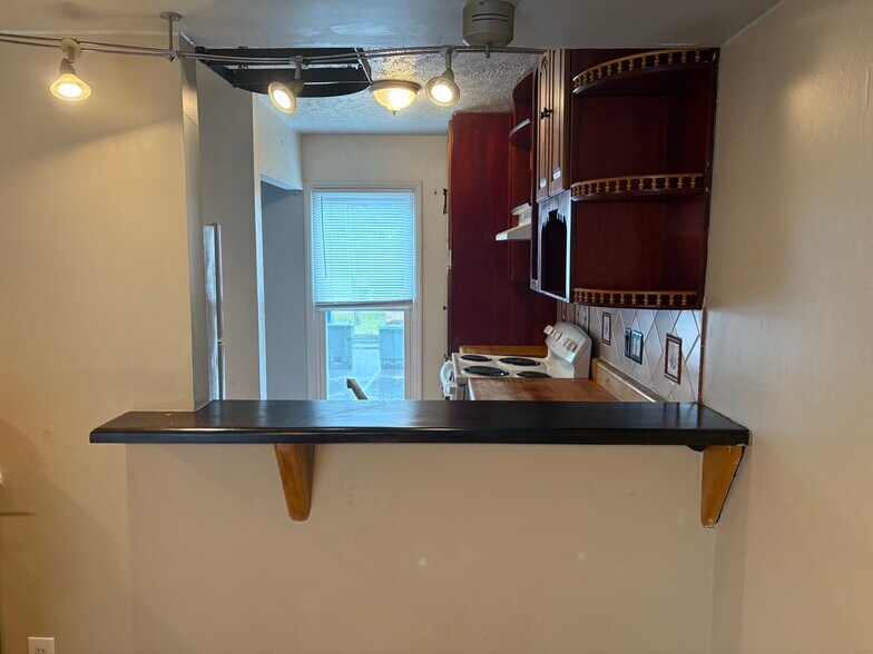 Building Photo - 423 Kirkcaldy Ct