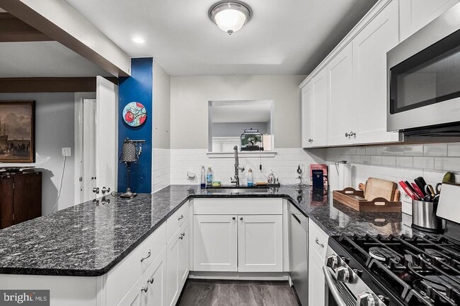 Building Photo - 339 Comly Ave