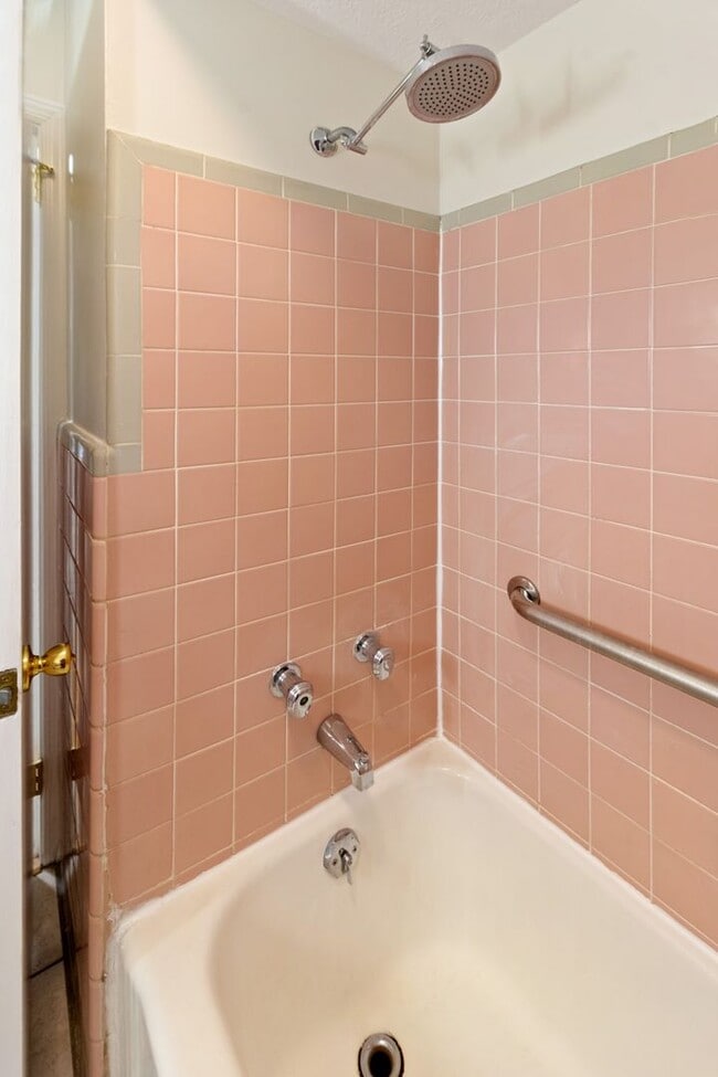 Building Photo - 559 Bailey St