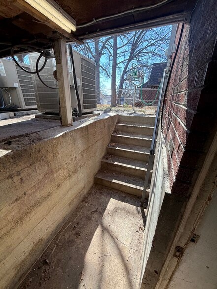 Walk out basement - 3068 Bellerive Dr