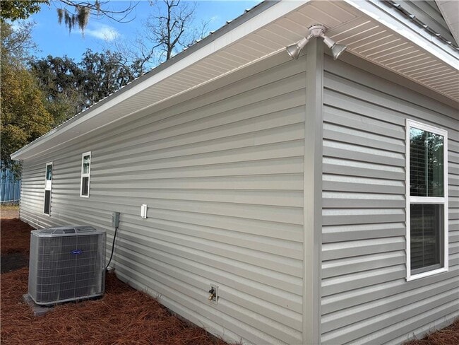 Building Photo - 3424 Hardee Ave