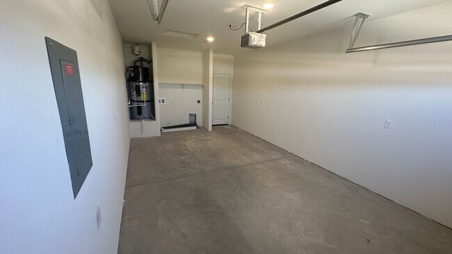 Building Photo - Coyote Run Duplexes 9004