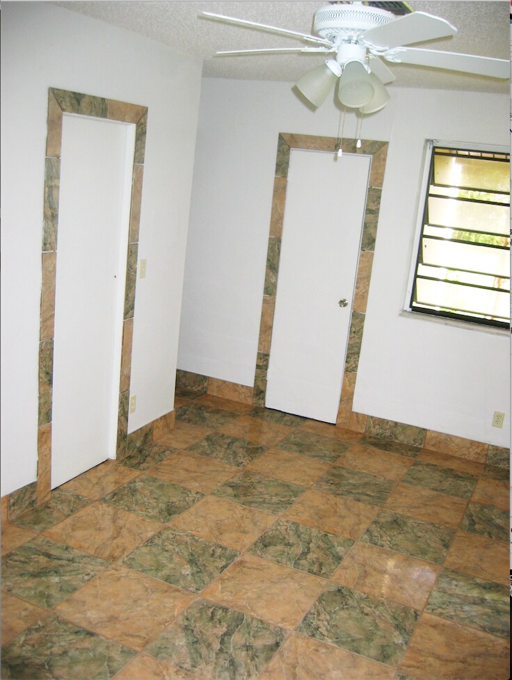 East bdrm - 4210 SW 51st St