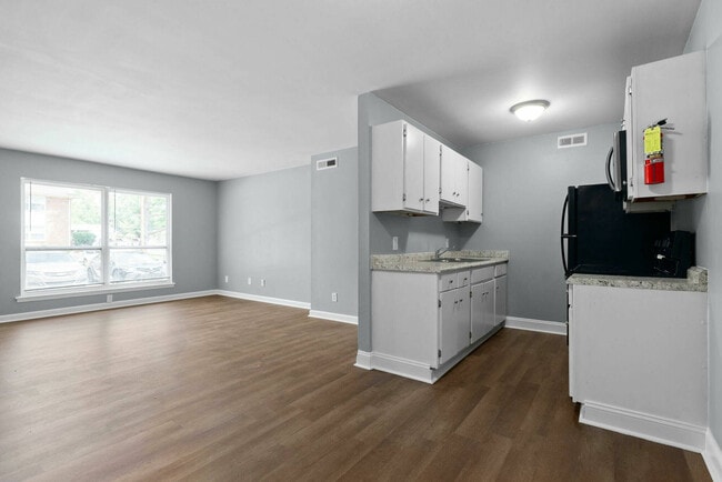 Building Photo - 607 Park Ave