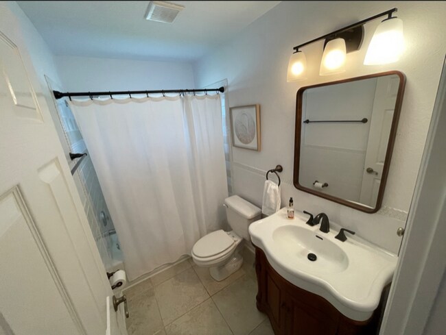 Building Photo - 1012 Laurel Ave