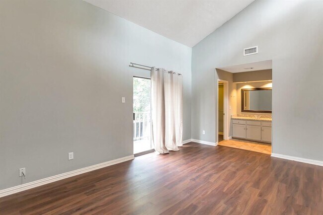 Building Photo - 6808 Eastridge Dr