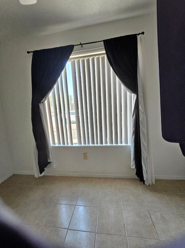 Building Photo - Clean THREE Bedroom Home For Rent