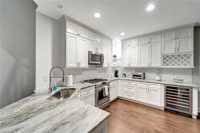 Building Photo - 8436 Miramar Way