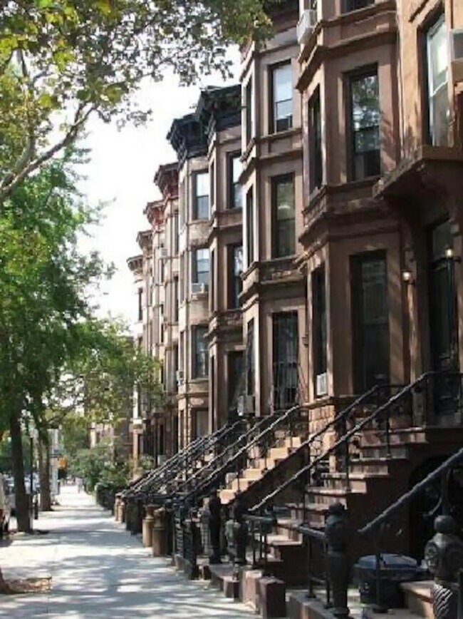 Leafy brownstone street in Bed-Stuy - 140 Halsey St