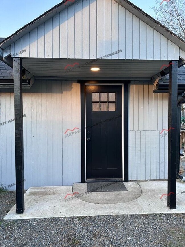 Building Photo - R58