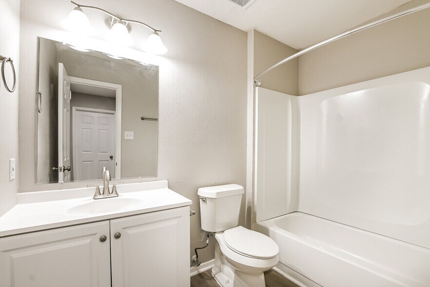 Building Photo - 7411 Skylight Ln