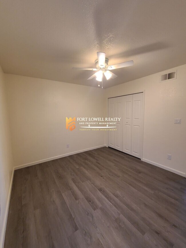 Building Photo - Renovated 2 Bedroom, 1 Bath w/ Washer Dryer Hook Ups and 1 MONTH FREE RENT!