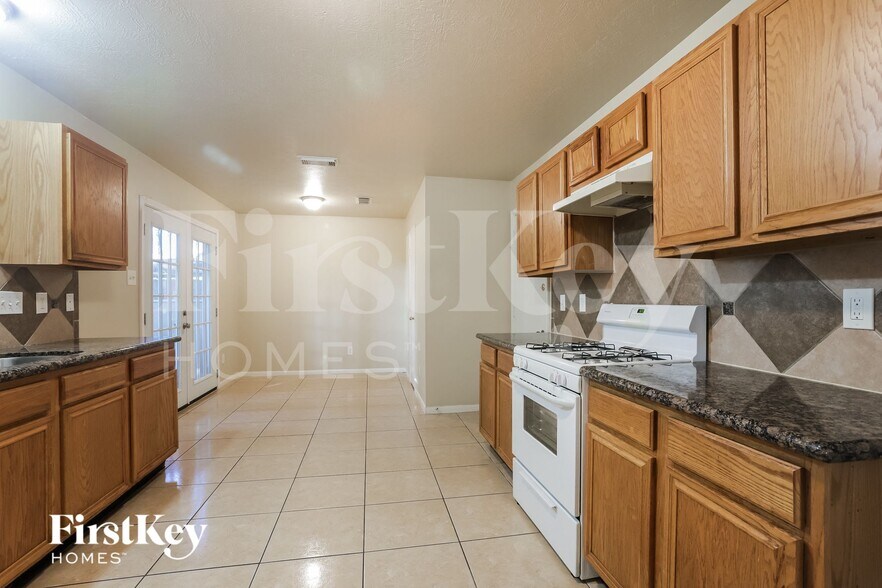 Building Photo - 19931 Arrowsmith Dr