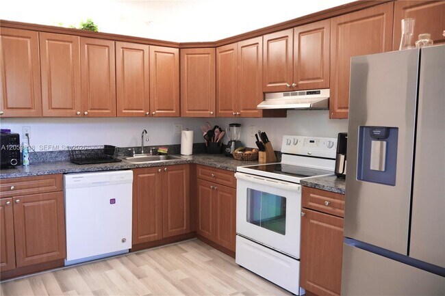Building Photo - 1315 Hampton Blvd
