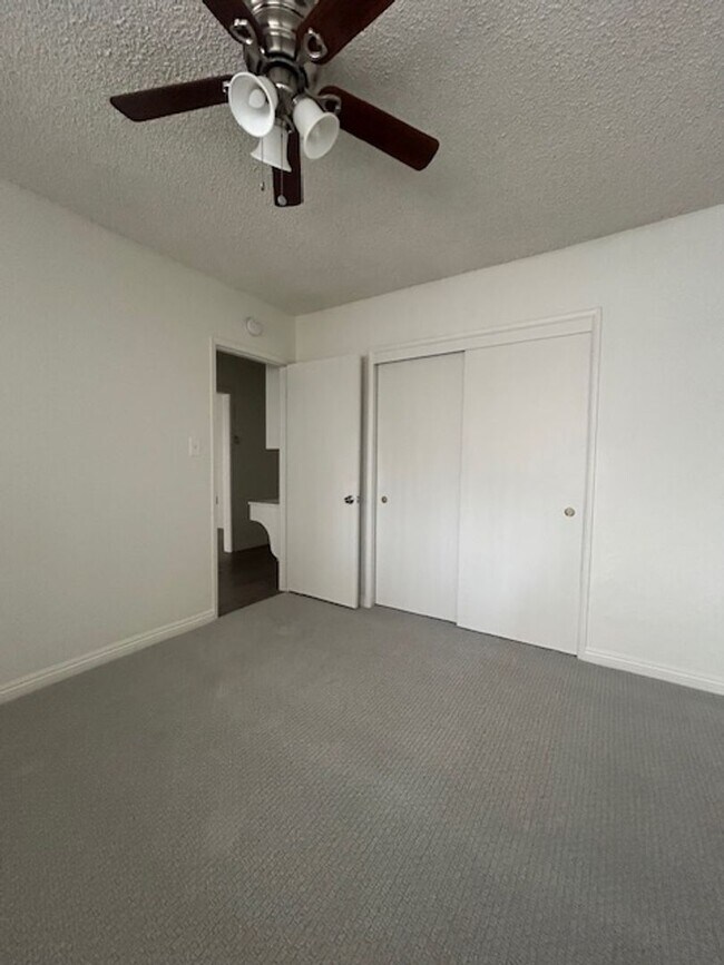 Building Photo - 11834