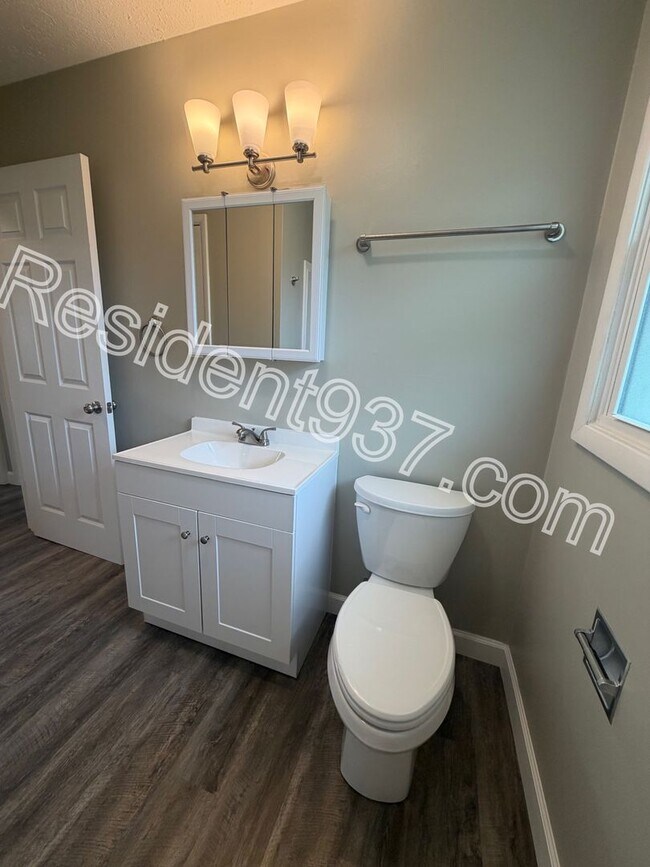 Building Photo - Completely Updated 3 bed 1 Bath home!