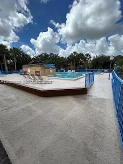Building Photo - 15535 Miami Lakeway N