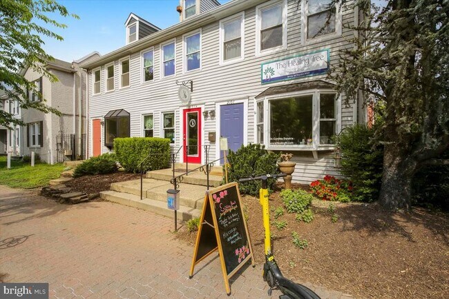 Building Photo - 223 Burgess Ave
