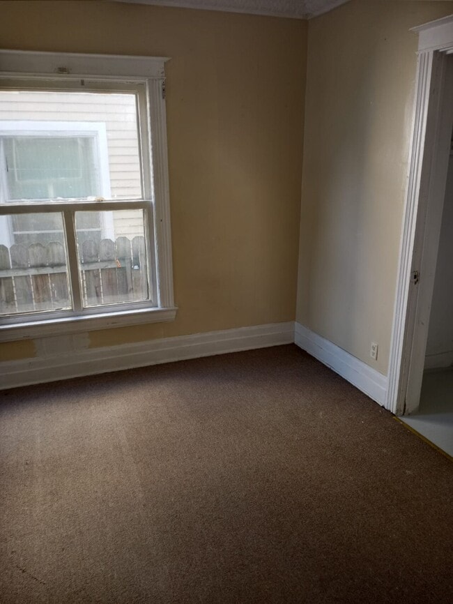 Building Photo - 82 Harris St