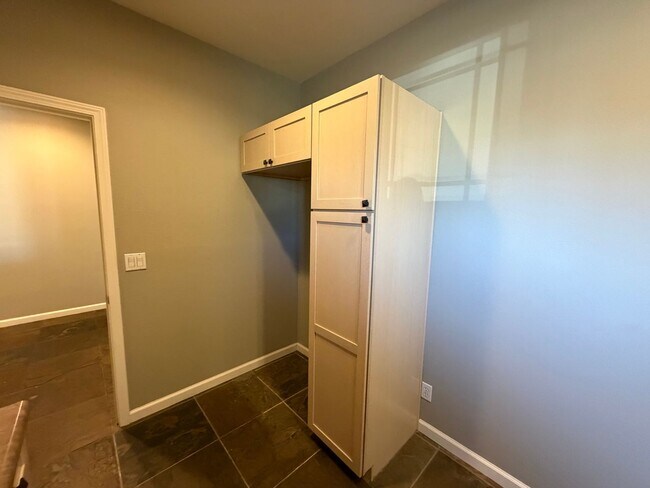 Building Photo - 1199 Manzanita Ln