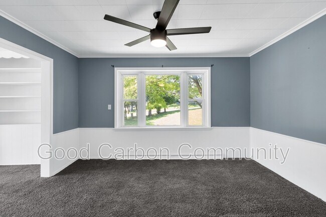 Building Photo - 4470 Seneca St