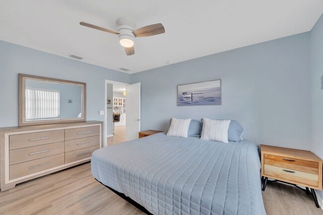 Building Photo - Annual Furnished spacious Villa close to Siesta Key!