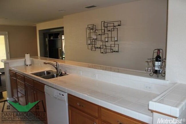 Building Photo - Springlake in Woodland