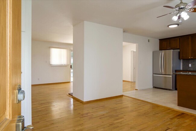 Building Photo - Great Location 3BD Home with Wood Floors &...