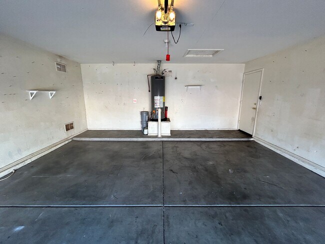 Building Photo - ? Large 4Bdm 3Ba Avondale Home *NO* Carpet ?