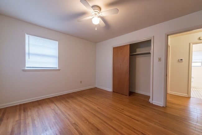 Building Photo - 2 Bedroom 1 Bathroom Home With Carport.