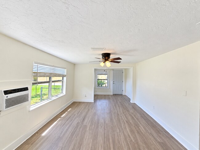Building Photo - 2127 13th St W