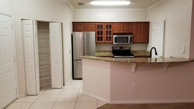 Kitchen with a breakfast bar, granite counter, pantry and laundry closet - 3707 Conroy Rd