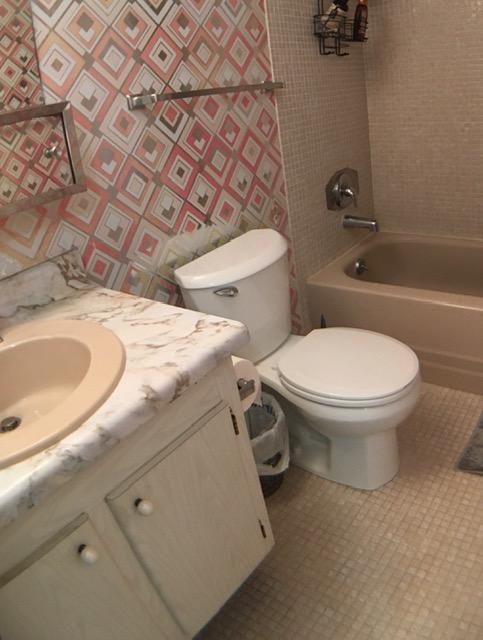 Building Photo - 9 Golfs Edge