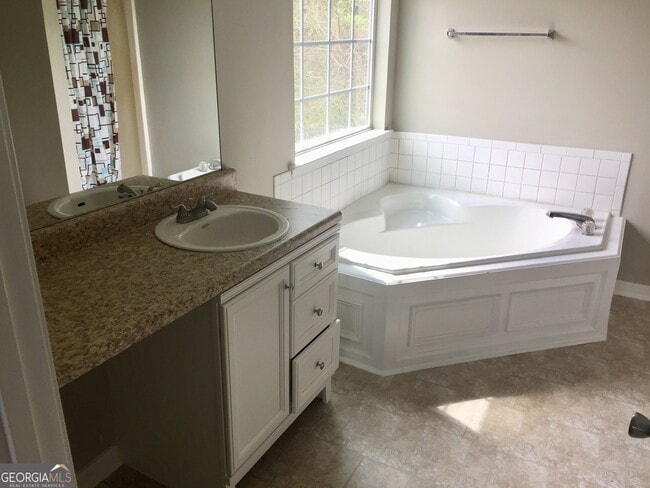 Building Photo - 121 Meadow Creek Ct