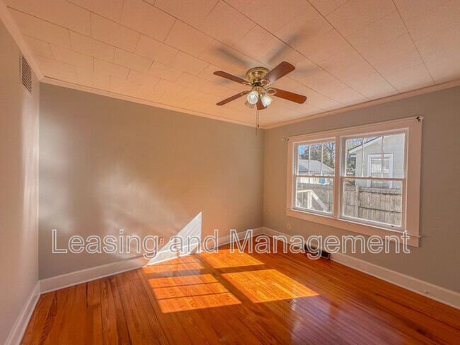 Building Photo - 422 Riverland Dr