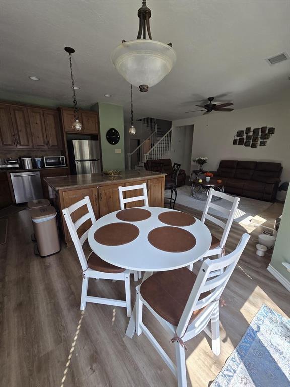 Building Photo - 1203 Cardinal Ln