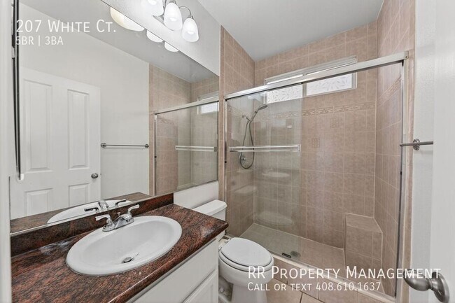 Building Photo - 207 White Ct