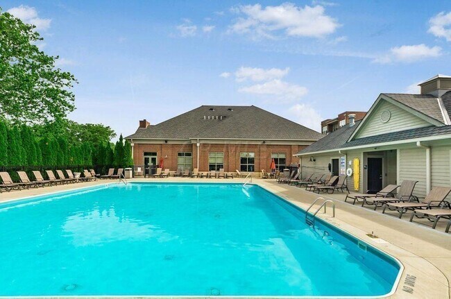 Building Photo - 953 Ingleside Ave