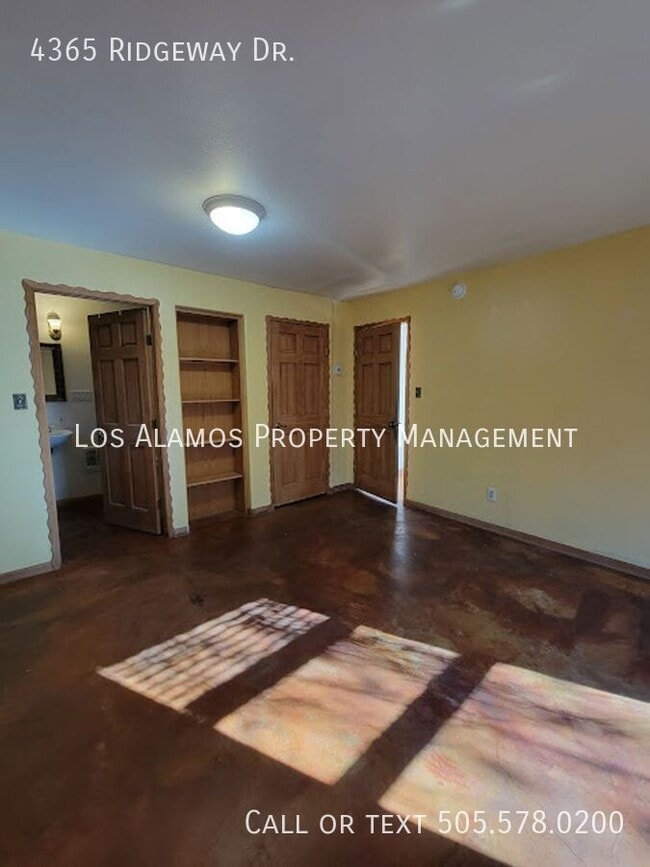 Building Photo - 4365 Ridgeway Dr