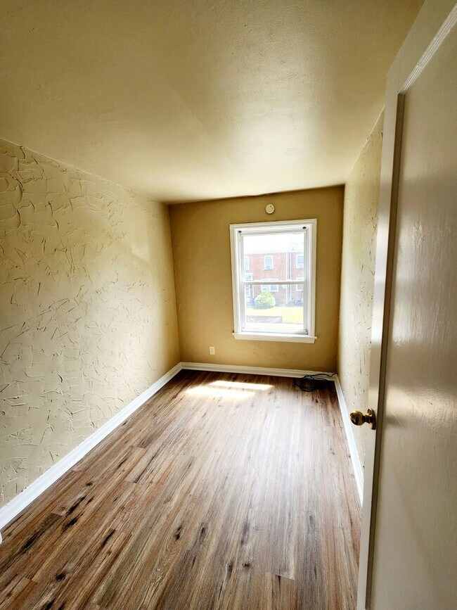 Building Photo - Recently Renovated 3 Bedroom in Harrisburg!
