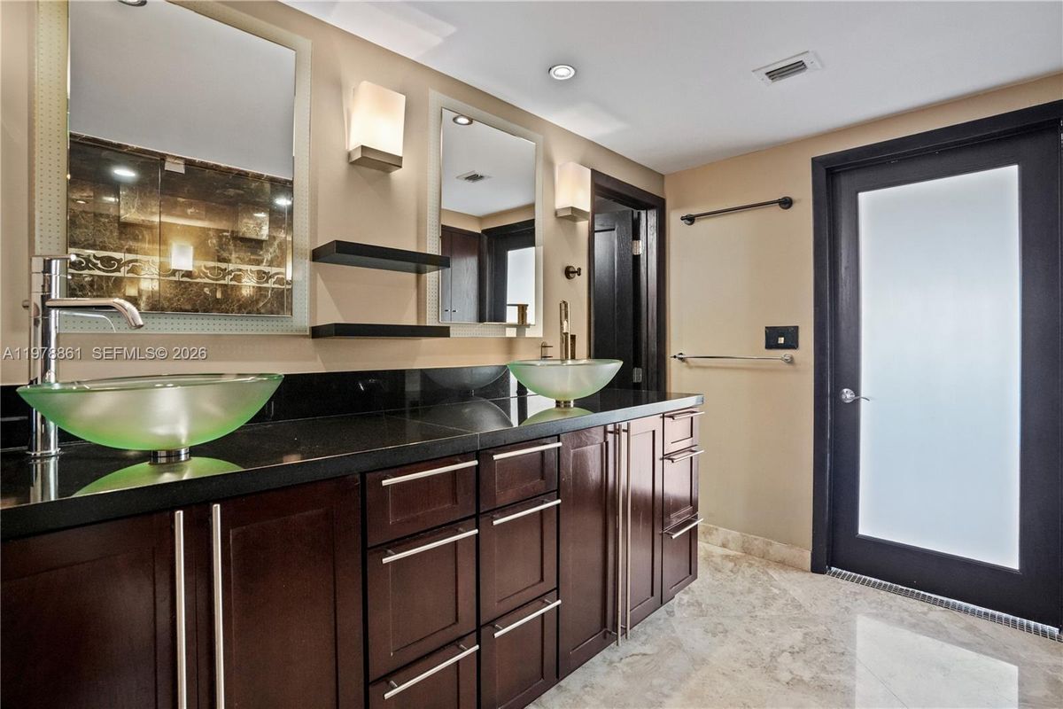 Building Photo - 1151 N Fort Lauderdale Beach Blvd