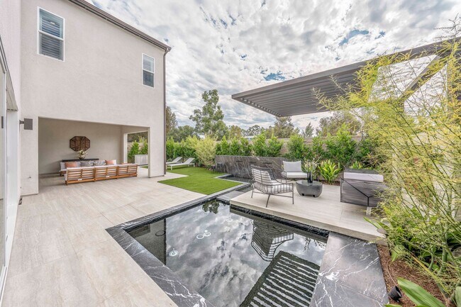 Building Photo - 120 Riverbend