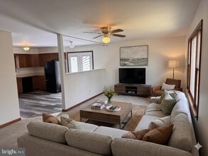 Building Photo - 420 Council Bluffs Ct