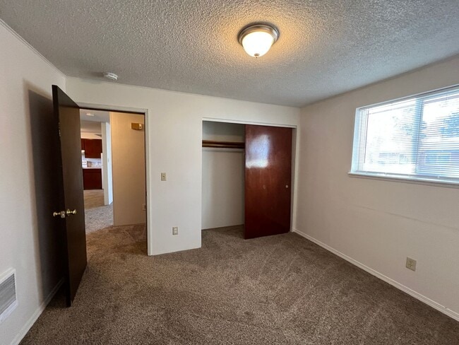 Building Photo - LH1907