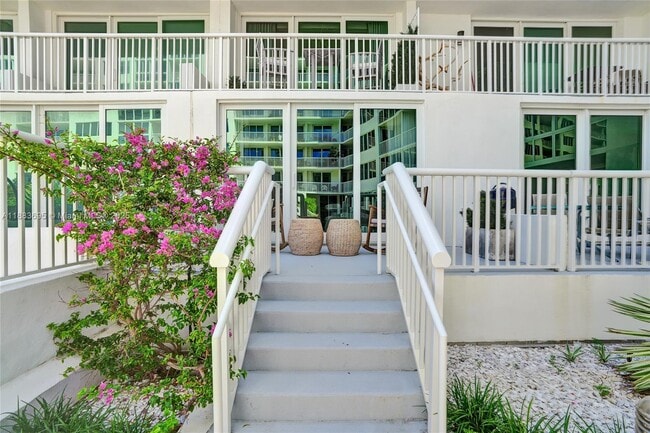Building Photo - 5401 Collins Ave