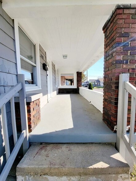 Building Photo - 1128 Hensley Ave