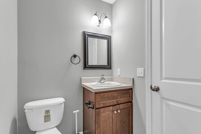 Building Photo - 3 Bedroom 2 Bathrooms in Piercfield Forest - Richmond Hill