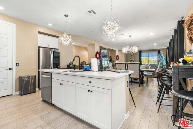 Building Photo - 720 Grace Ave