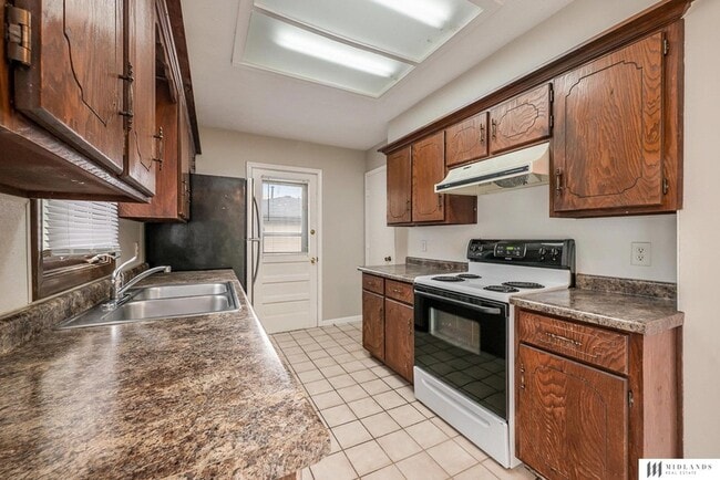 Building Photo - 4701 Schroeder Dr