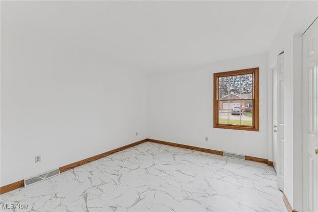 Building Photo - 276 S Bayshore Dr